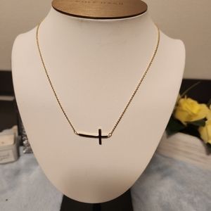 NWOT GOLD PLATED CROSS NECKLACE